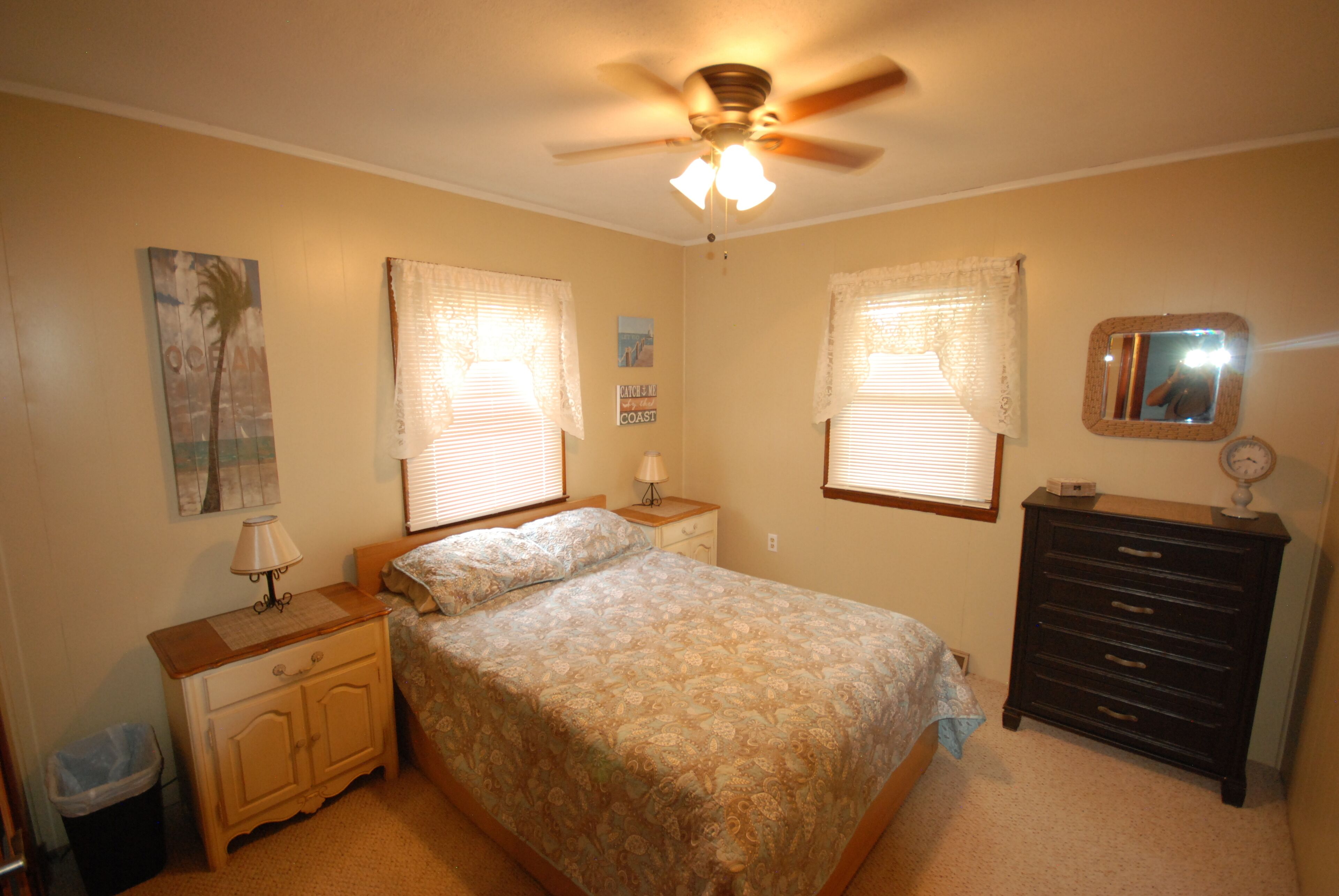 SUNSET LAKE HOUSE!The best of family time at the North Chain of Lakes.SLEEPS 8!