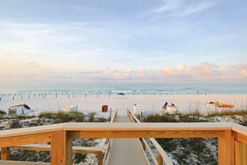 Four Beach Charis and Two Umbrellas! Private Beach Service!