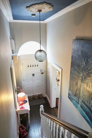 المنشأة من الداخل