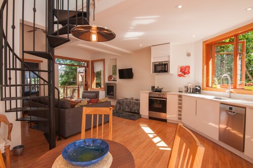 Deep Cove Creekside, Ocean View Retreat