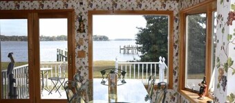Spectaculaire Waterfront Property! - Dock, Beach, Bungalows & Boat Lift !!