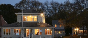 Spectaculaire Waterfront Property! - Dock, Beach, Bungalows & Boat Lift !!