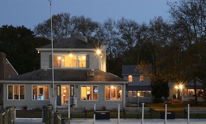 Exceptional River Front Family Retreat! - Dock, Private Beach & Bungalows 