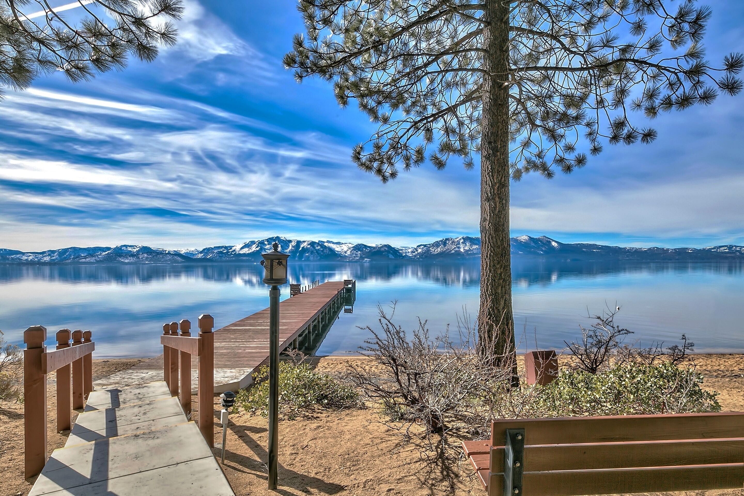 Town Home with Shared Private Beach, Kayak and Paddle Board.