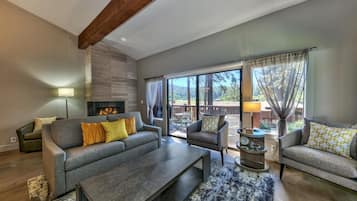 Télévision, cheminée