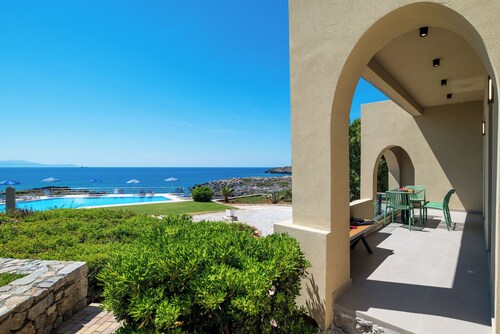 Seafront luxury apartment with amazing sunset view 2
