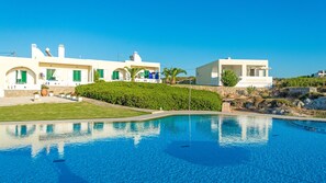 Outdoor pool - Seafront luxury apartment with amazing sunset view 2 (Chania)