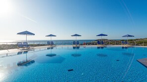 Outdoor pool - Seafront luxury apartment with amazing sunset view 2 (Chania)