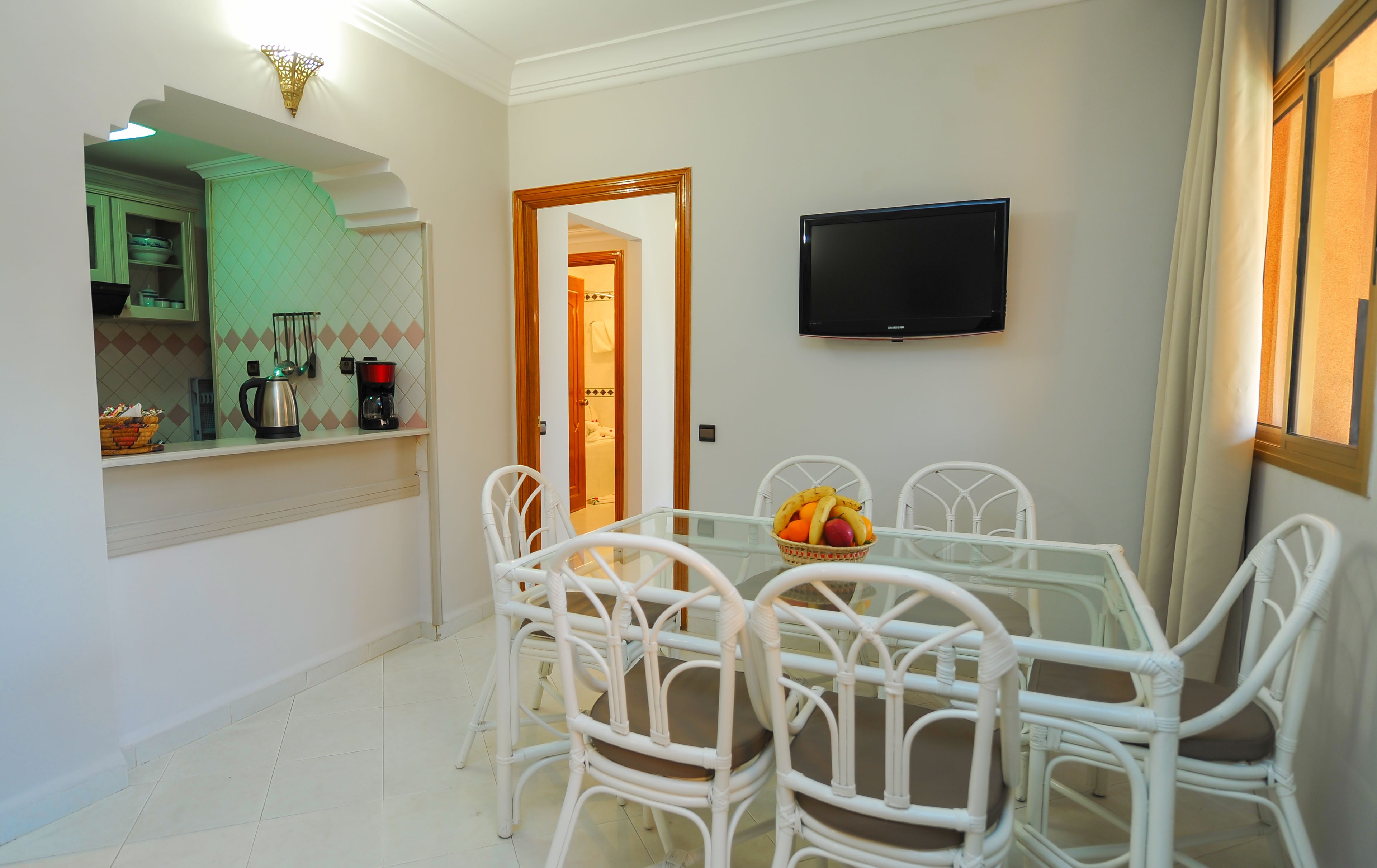 grand apartment, 3 bedrooms, accessible, non smoking | private kitchen | fridge, microwave, oven, stovetop