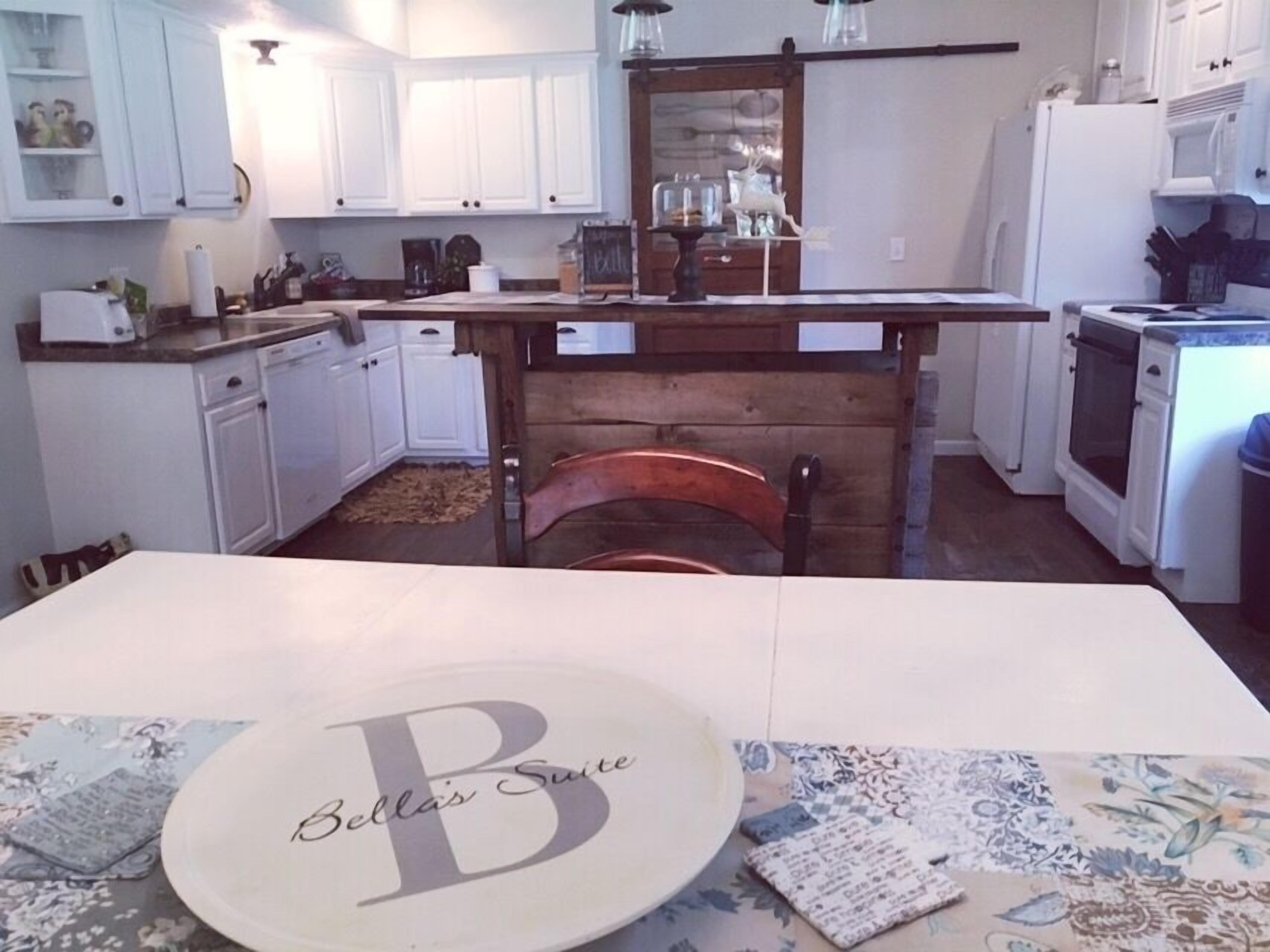 Bella's Suite at Star's Hollow Inn and Hobby Farm