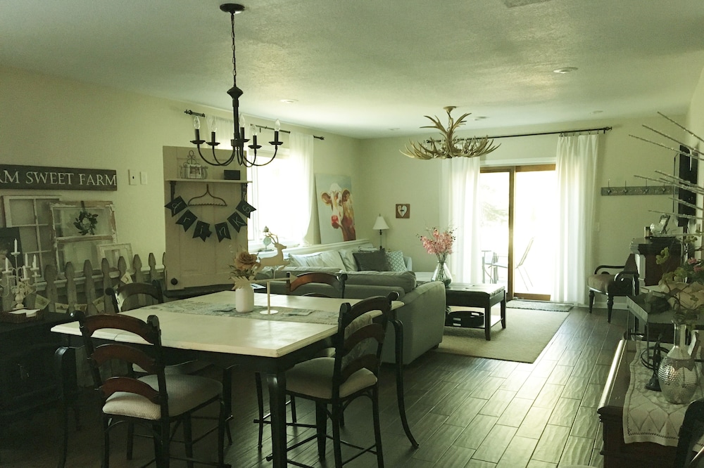 Bella's Suite at Star's Hollow Inn and Hobby Farm