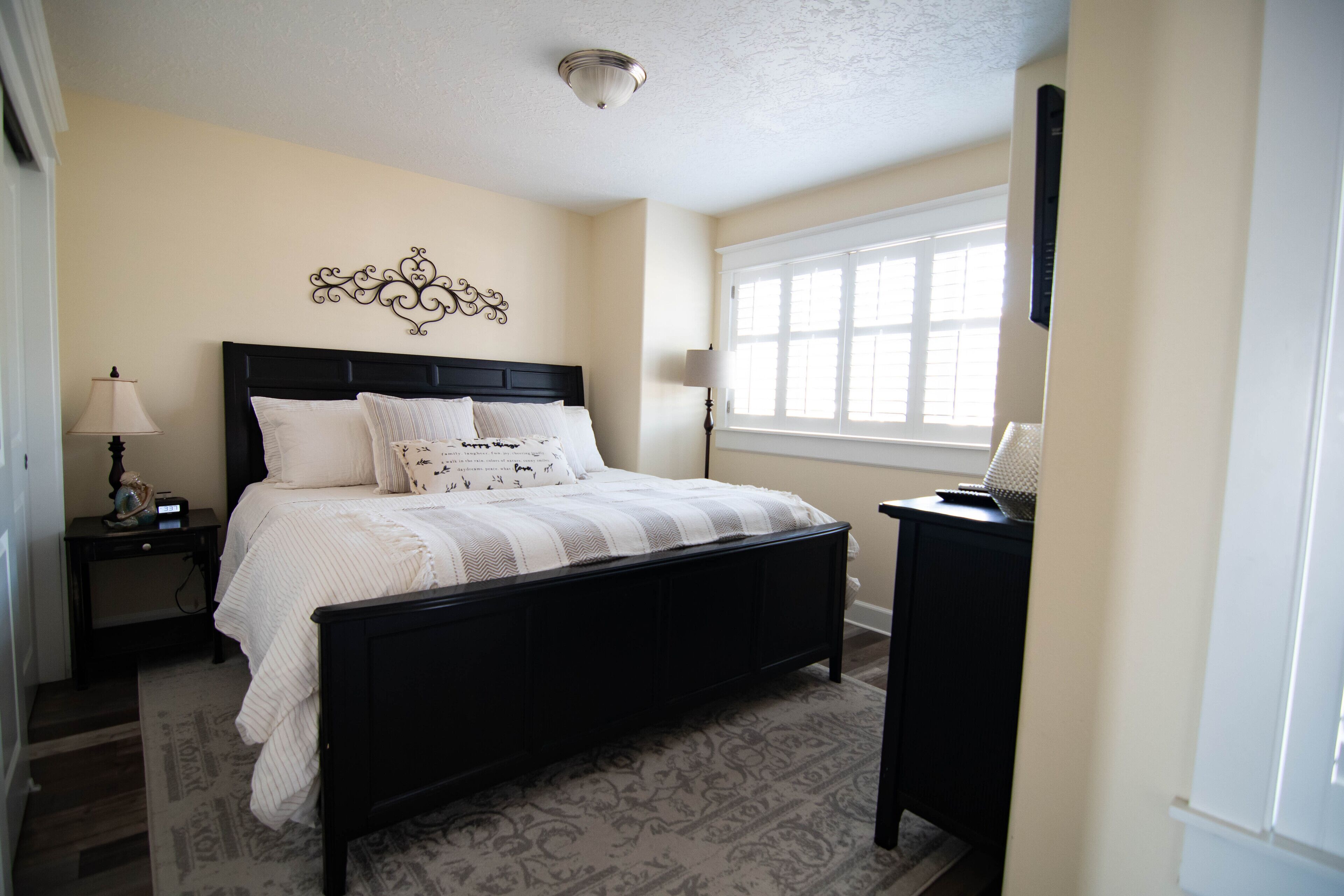 On the Beach! 3 King Beds, Wi-Fi, Luxury Townhome, Rockaway Oasis!