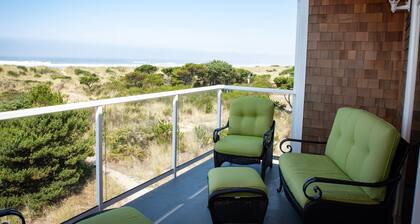 On the Beach! 3 King Beds, Wi-Fi, Luxury Townhome, Rockaway Oasis!