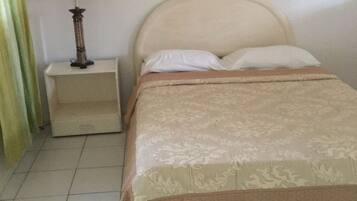 1 bedroom, iron/ironing board, Internet, bed sheets