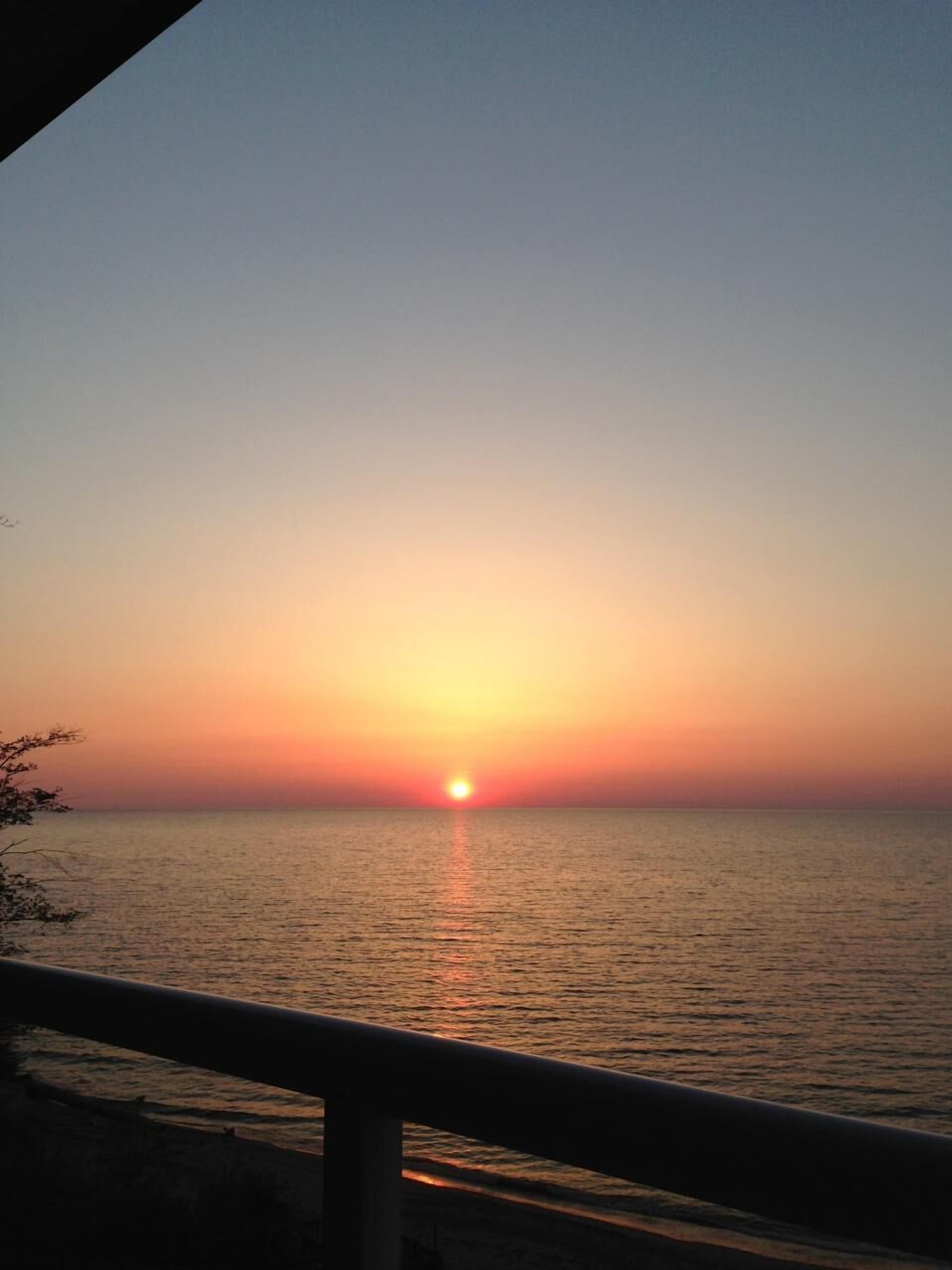 Ground Floor Lakefront Condo- Indoor Pool, Private Beach, Balcony