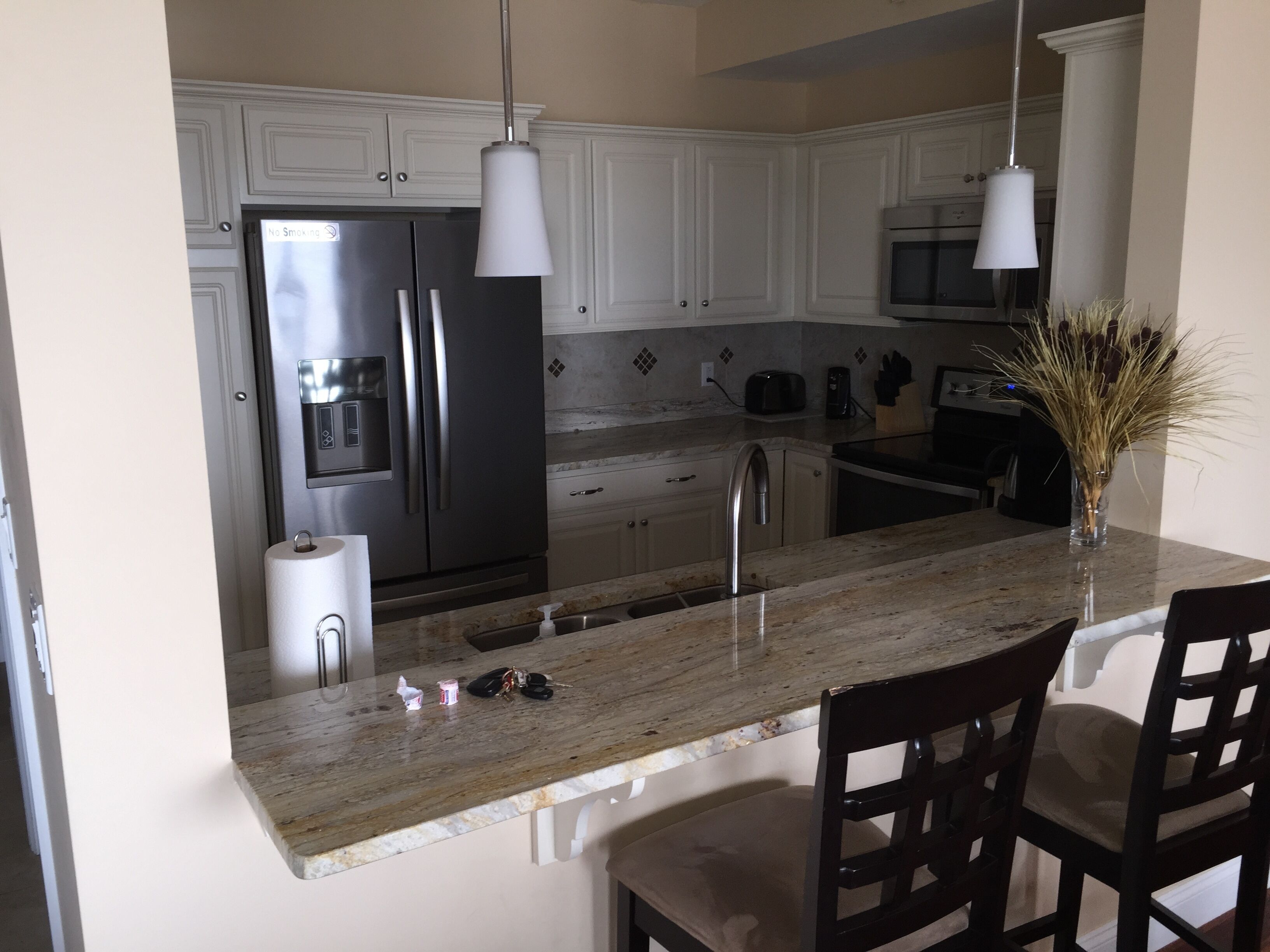 Ground Floor Lakefront Condo- Indoor Pool, Private Beach, Balcony