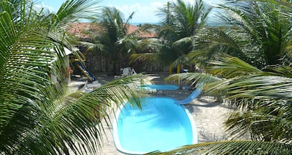 Jacuma's Lodge Hotel