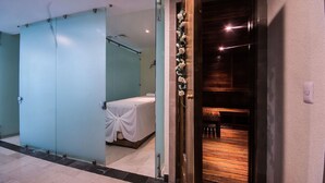 A hotel room with a bed covered in white, a wooden floor, and a wall-mounted TV. - Four Points by Sheraton Veracruz (Boca del Río)