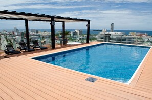 Outdoor pool, open 8:00 AM to 9:00 PM, sun loungers - Four Points by Sheraton Veracruz (Boca del Río)