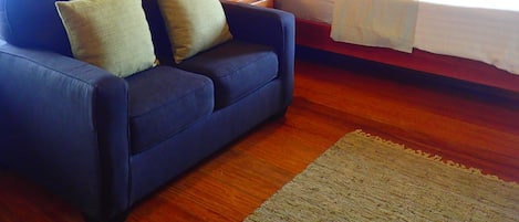 2 عدّة غرف نوم وبديكورات فريدة لكل غرفة وطراز فريد لكل وحدة