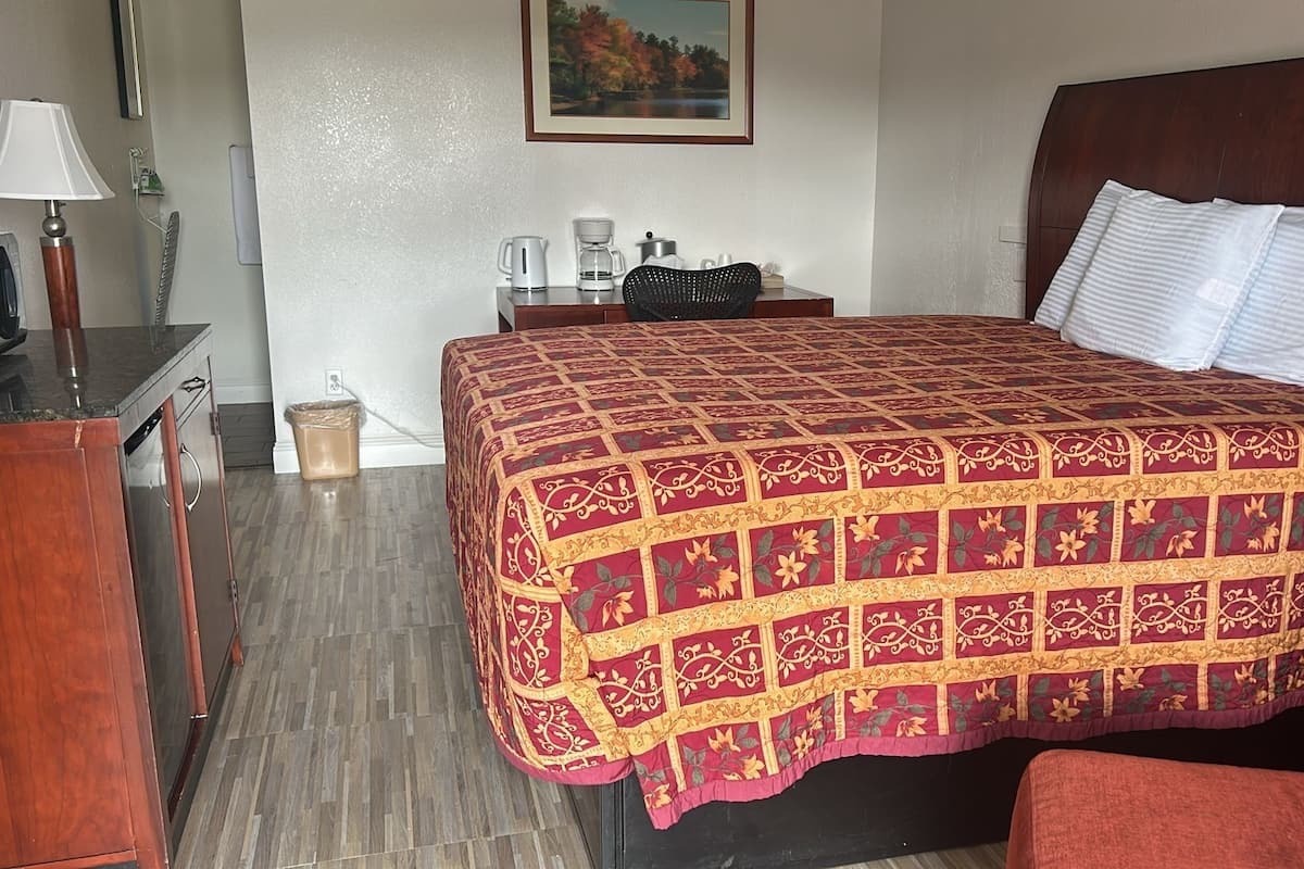 Executive Room | Meja, ruang kerja komputer riba, langsir/tirai gelap terus 