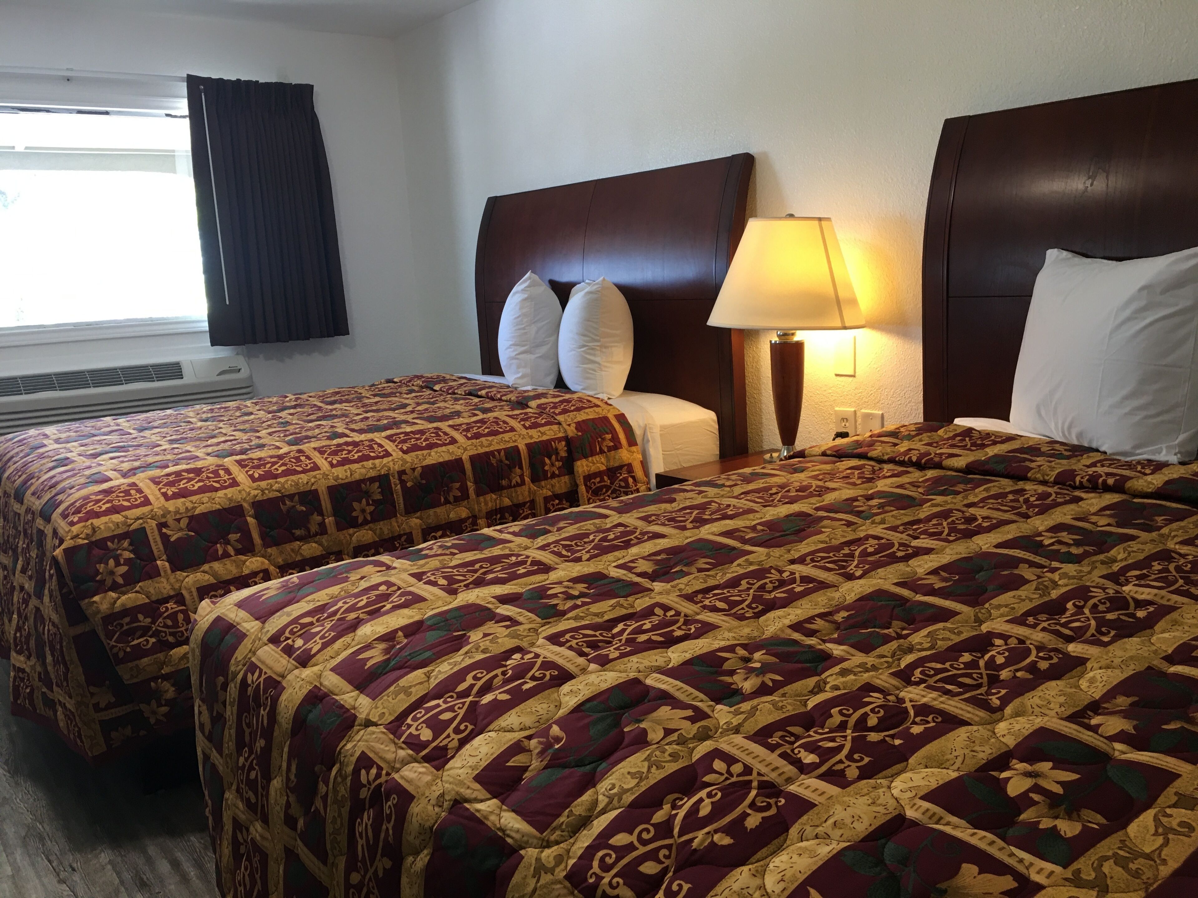 Bureau, espace de travail pour ordinateurs portables