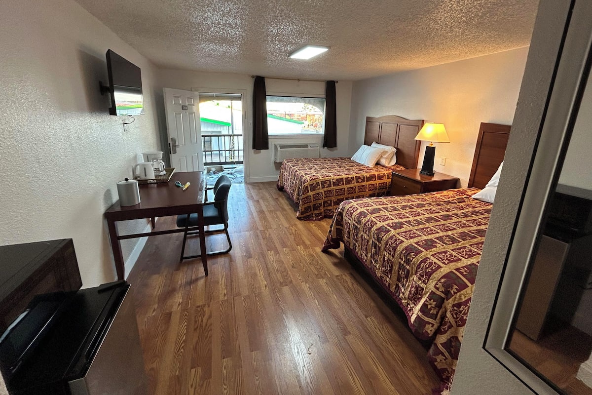 Executive Room | Meja, ruang kerja komputer riba, langsir/tirai gelap terus 