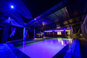 Outdoor pool, pool umbrellas - Kasima Villas (Siem Reap)