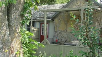 Apple Blossom Cottage | Terrace/patio