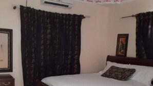 WiFi (free), bed sheets - Hotel Mary Federal (Pedernales)