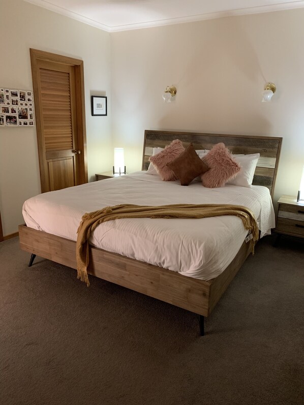 House, 3 Bedrooms, 2 Bathrooms