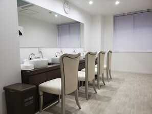 Kylpyhuoneen pesuallas