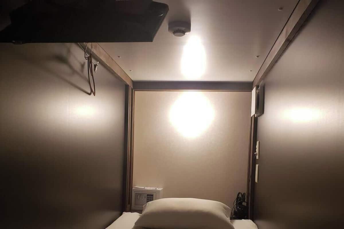 WiFi (free), bed sheets