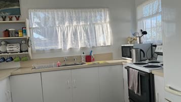 Frigorífic, microones, forn i placa de cuina