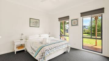 4 bedrooms, iron/ironing board, travel cot, Internet