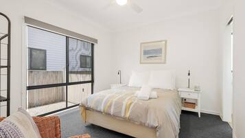 4 bedrooms, iron/ironing board, travel cot, Internet