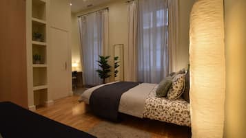 3 habitaciones, tabla de planchar con plancha, wifi y ropa de cama