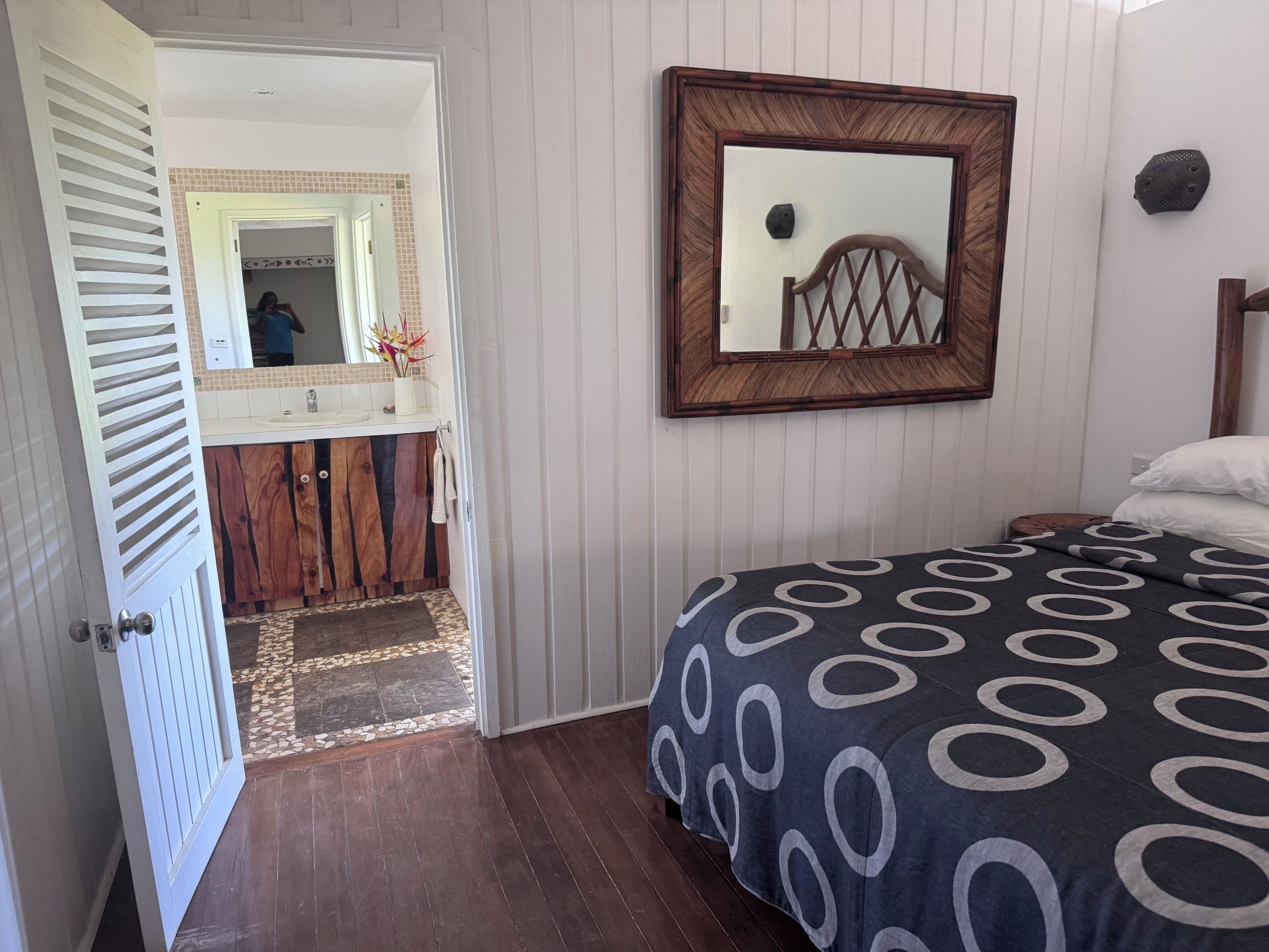 3 bedrooms, Egyptian cotton sheets, in-room safe, iron/ironing board
