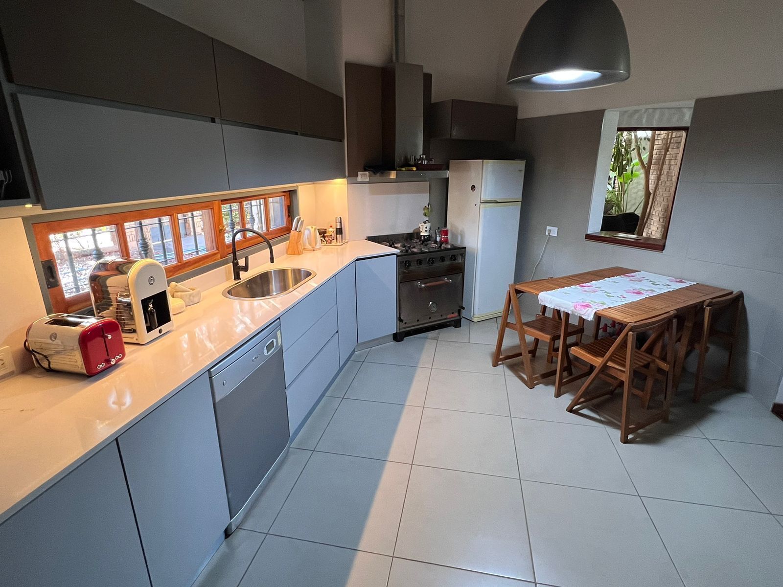 Experience Luxury and Serenity at Makeda Lodge, with pool. - Your Dream Retreat