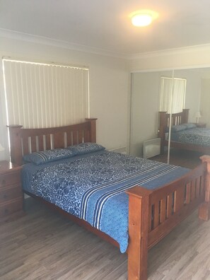 4 bedrooms, iron/ironing board, free WiFi