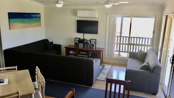 TV connectée, lecteur de DVD, vidéothèque, chaîne hi-fi