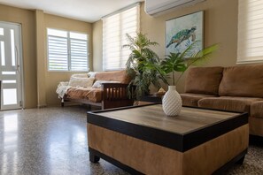 Smart TV, DVD player, stereo