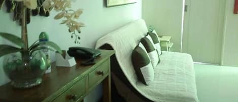 2 bedrooms, in-room safe, WiFi, bed sheets