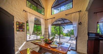 Villa Mono Titi - Luxury Renovated 4 Bedroom Home in Manuel Antonio