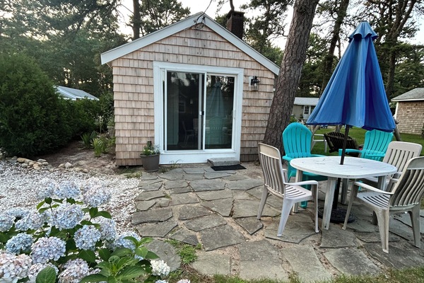 Cabin 19, one bedroom w loveseat, kitchen, bathroom, outdoor shower, parking