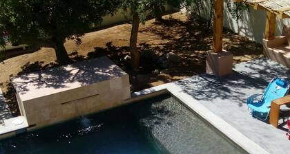 Hermosa casa de 3 habitaciones con piscina privada