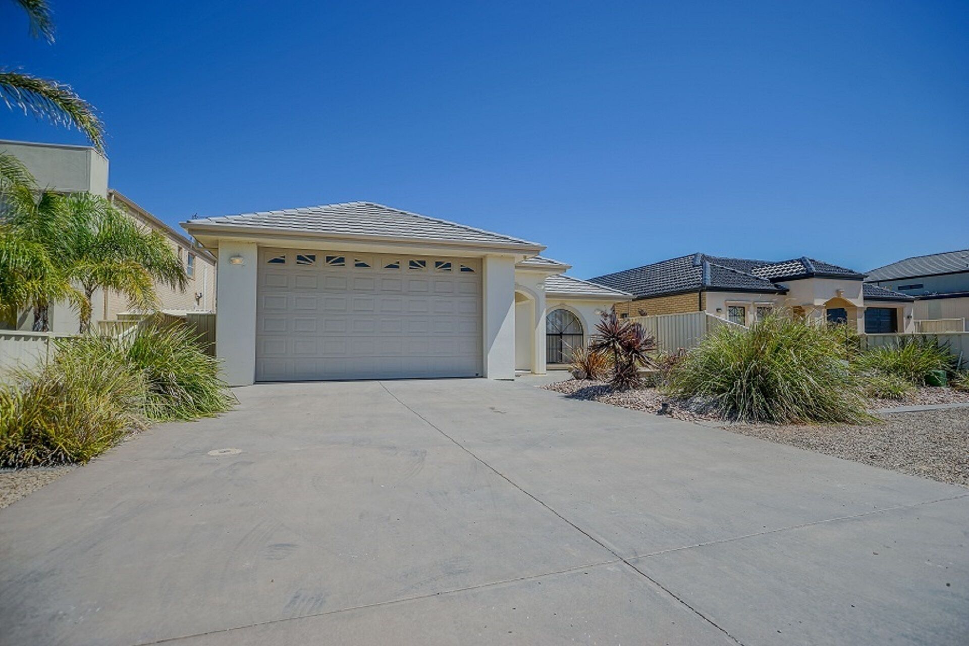 Beautiful marina property with own pontoon — image 26