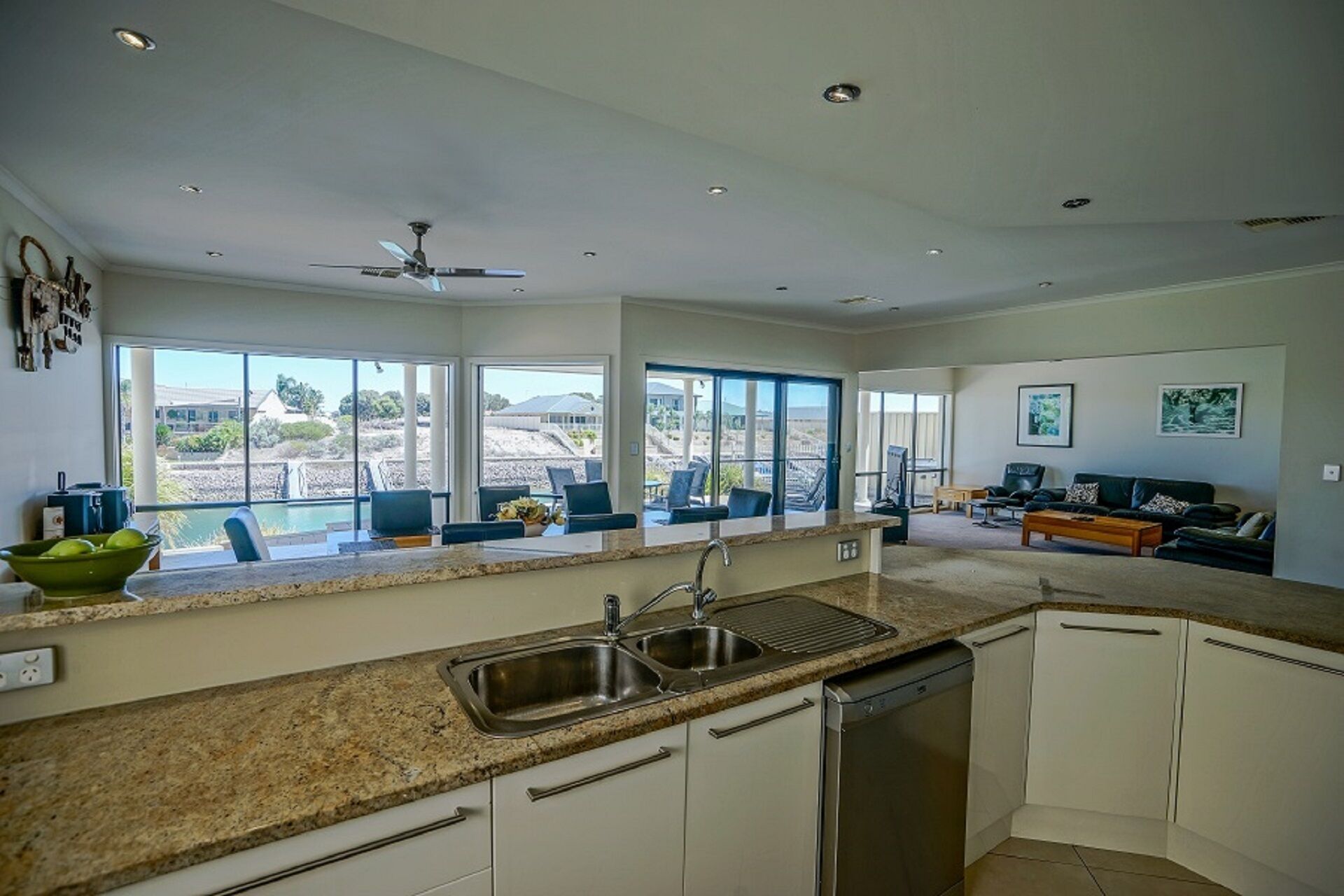 Beautiful marina property with own pontoon — image 14