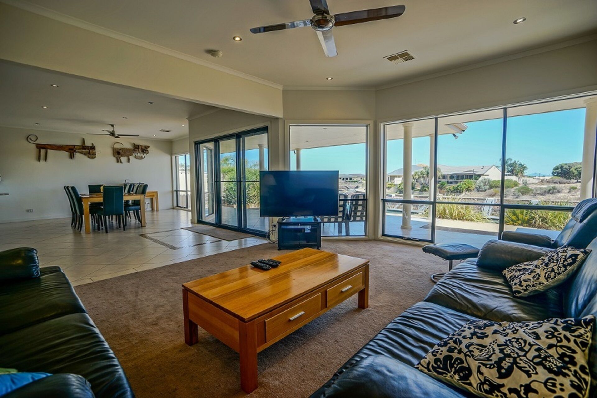 Beautiful marina property with own pontoon — image 18