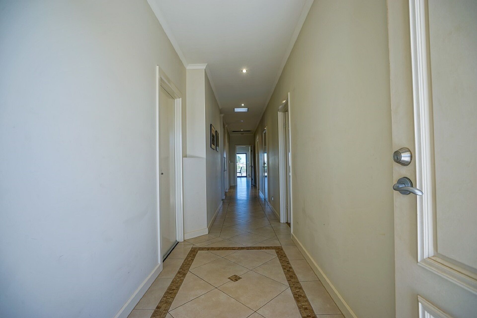 Beautiful marina property with own pontoon — image 28